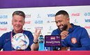 Van Gaal y Memphis en conferencia de prensa. (FOTO: AFP)