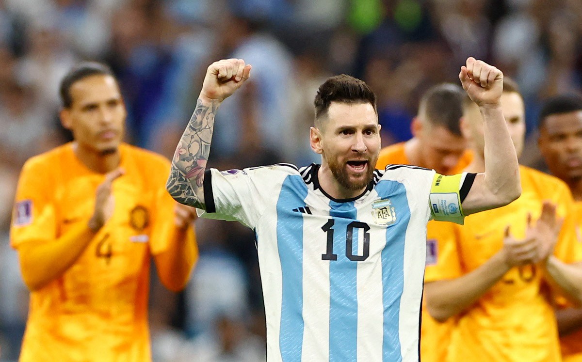 Messi festeja uno de los penaltis anotados por Argentina ante Países Bajos. Foto: (Reuters)