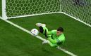 Livaovic atajando un penal a Brasil. (FOTO: AFP)