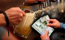 La cerveza sufrió una alza de precio promedio del 8 por ciento. (Reuters)
