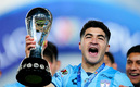 Nico Ibáñez con el trofeo de la Liga MX. (Imago7)