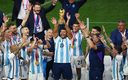 Agüero celebró con sus compañeros la consecución del título. (Reuters)