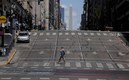 Las calles de Buenos Aires lucieron desiertas en la Final de Qatar 2022. (AFP)