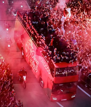 Miles de marroquíes celebraron a lo grande a sus ´héroes'. FOTO: AFP.