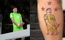 El aficionado argentino se tatuó el polémico gesto de Martínez en Qatar 2022. Foto: (Especial)