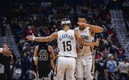 Alvarado y CJ McCollum, en la celebración | @PelicansNBA