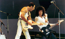 Las imágenes más impactantes de Freddie Mercury, el hechicero que encantaba con su voz