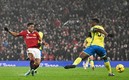 Martial se perfila para anotar en segundo tanto al Nottingham Forest. Foto: (AFP)