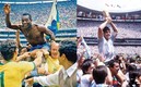 Pelé y Maradona, festejando sus respectivos títulos mundiales en el Estadio Azteca. Foto: (Especial)