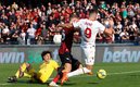 Guillermo Ochoa durante el juego ante el AC Milan. (FOTO: Reuters)