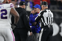 Zac Taylor y Sean McDermott sobre el terreno del Paycor Stadium | NFL