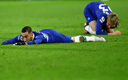 Ziyech y Gallagher lamentando el resultado del encuentro. (Reuters)