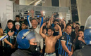 Barras del América y de Gallos se cruzaron en el Azteca.