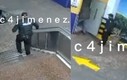 El elemento de seguridad de la CDMX fue captado sacando al hombre lesionado a la calle. Foto: (Especial)