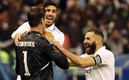 Courtois, Marco Asensio y Benzema celebran el pase a la Final de la Supercopa. (Reuters)