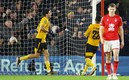 Raúl Jiménez celebra su gol con Wolverhampton ante Nottingham Forest. (Reuters)