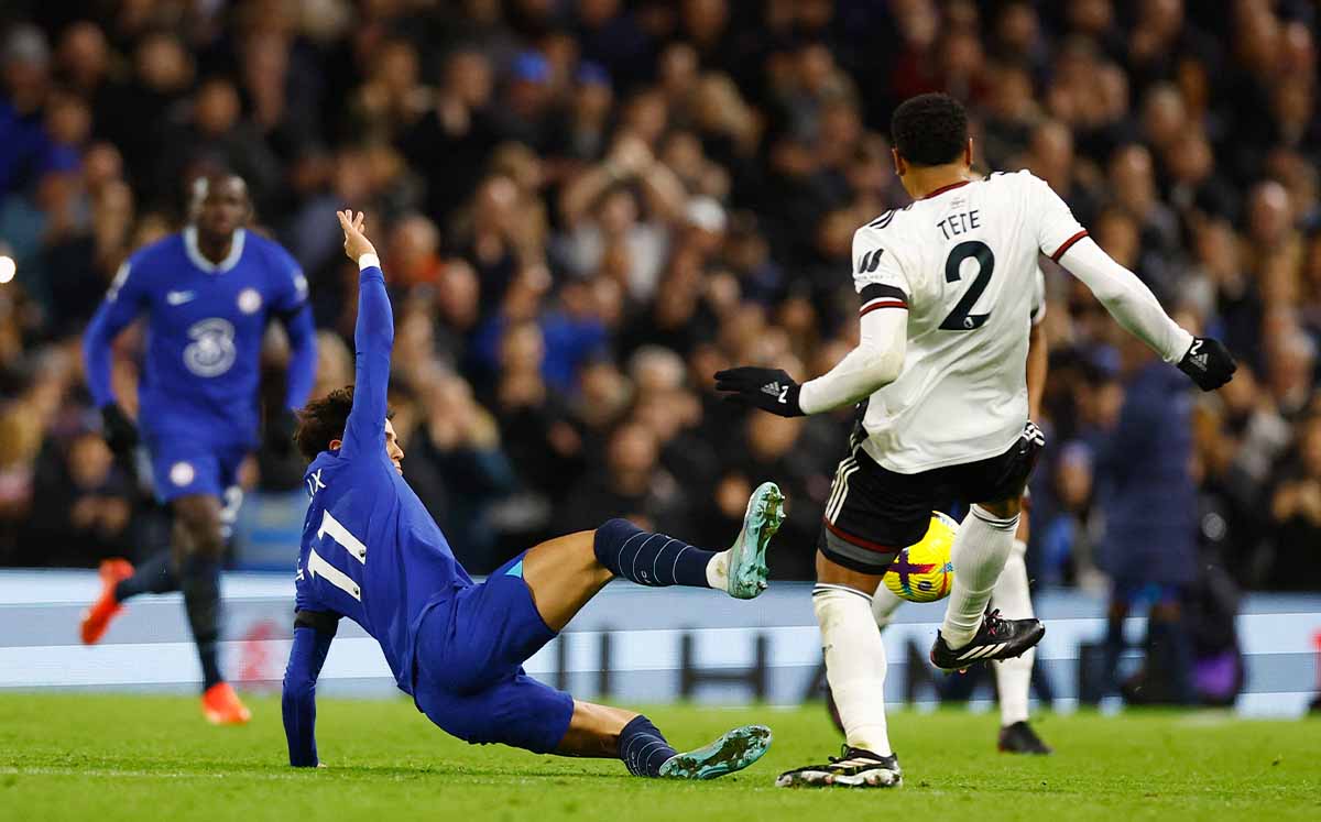 Joao Félix metió una patada terrible en su debut con el Chelsea. (Reuters)