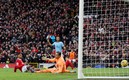 Rashford manda el balón al fondo de la red para el 2-1 final. Foto: (Reuters)