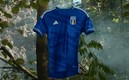 Adidas presentó la nueva playera de Italia.
