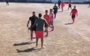 El árbitro no se dejó de los golpes.