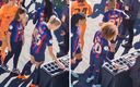 Así recogieron las jugadoras culés sus medallas. (Capturas)