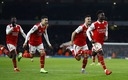 El Arsenal celebrando el tanto que marcó Saka. (Reuters)