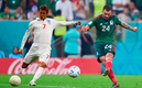 Beckham y Chávez, grandes cobradores de tiros libres. (Fotos. Footy renders y Mexsport)