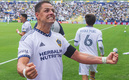 Chicharito ya celebraba su gol. (Foto: EFE)