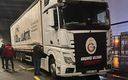 El club comenzó a llenar camiones para llevar productos a los damnificados. (@GalatasaraySK)