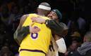 Bad Bynny felicita a james tras su récord. Foto: (AFP)
