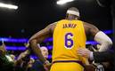 LeBron James hizo historia pero los Lakers cayeron ante el Thunder (AFP)
