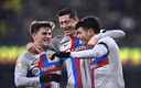 Lewandowski celebrando con Pedri y Gavi el único gol de los Culés. (Reuters)