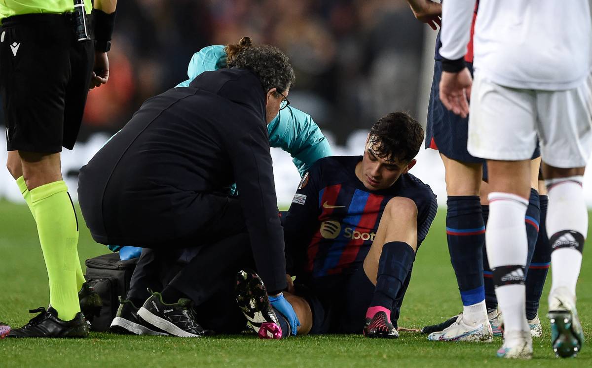 Pedri se lesionó en el partido ante el Manchester United (AFP)
