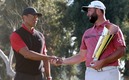Tiger Woods y Jon Rahm (AFP)