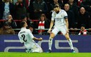 Karim Benzema y Dani Carvajal celebran el triunfo del Real Madrid. (Reuters)