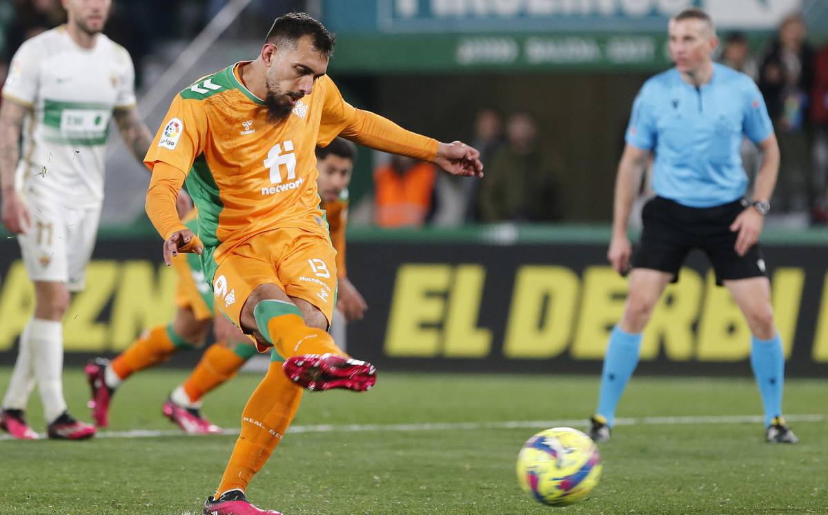 Resumen del partido Elche vs Betis (2-3). GOLES