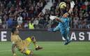 Araújo se fue al ataque en búsqueda del empate. Foto: (Reuters)