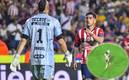 El Pocho fue a reclamarle al Patón por el balonazo. Foto: (Imago7)