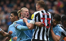 Haaland casi desata la campal ante Newcastle. (Foto: AFP)