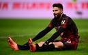 Olivier Giroud lamentando una acción ante Fiorentina (AFP)