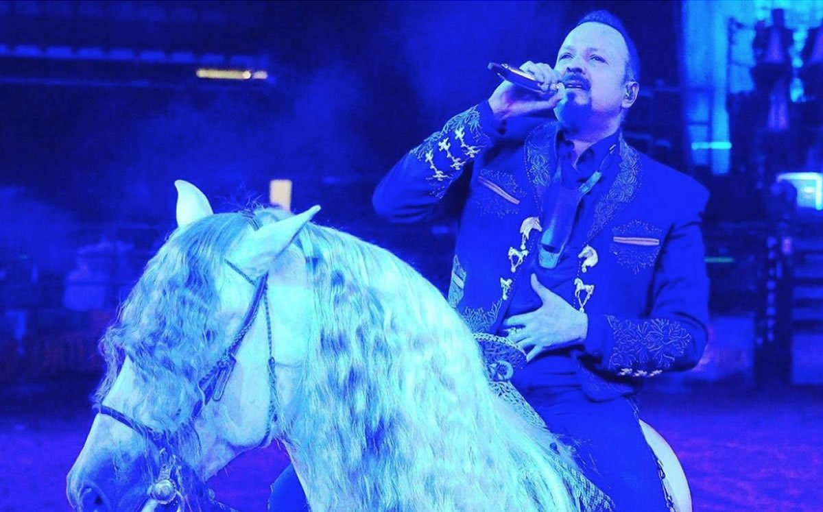 Pepe Aguilar pidió al público el famoso chiflido. (Foto: Pepe Aguilar)