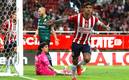 Pocho Guzmán sigue destacando con Chivas (Imago7)