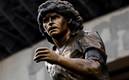La estatua de Maradona que estaba en el estadio del Napoli (Reuters)