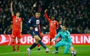 Bayern y PSG se miden por el pase a los Cuartos de la Champions League (Reuters)