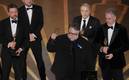El director tapatío dedicó el premio a su esposa, hijos y padres. Fotos: (Reuters)