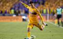 Jesús Angulo durante el juego entre Tigres y América (Mexsport)
