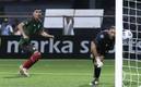 Johan Vásquez adelantó a México ante Surinam (Imago7)