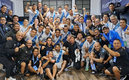 Tena aparece con su equipo festejando el ascenso y boleto. (Foto: Selección de Guatemala)