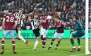 Callum Wilson se despachó con doblete | AFP