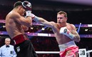 Dimitry Bivol y Canelo Álvarez (MexSport).
